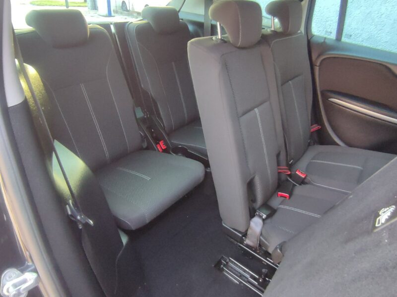 Opel Zafira 7-osób bezwypadkowa wyposażenie Gwarancja C (2011-)