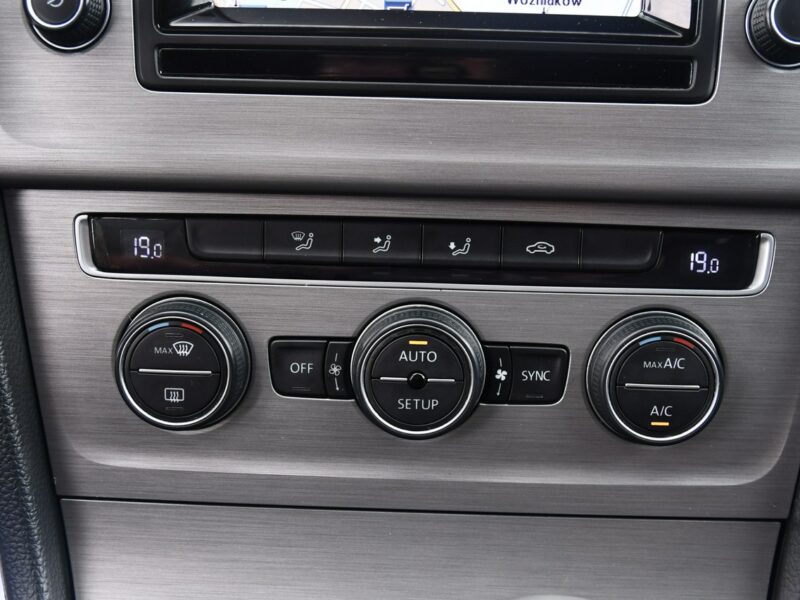 Volkswagen Golf 1,6tdi DUDKI11 Navigacja,Parktronic,Radar,StartStop,Gwarancja VII (2012-)