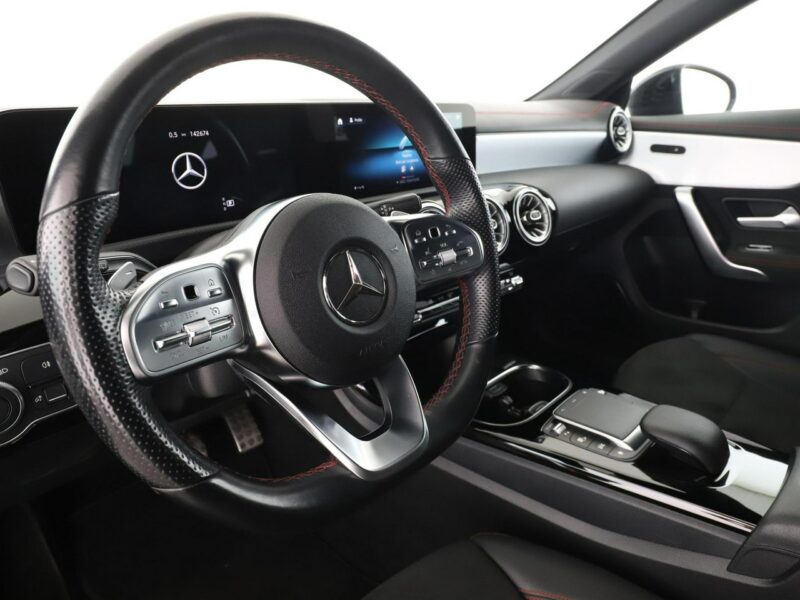 Mercedes CLA 220 FV23% automat full LED skóra/alcantara ambiente light kamery navi II (2019-)