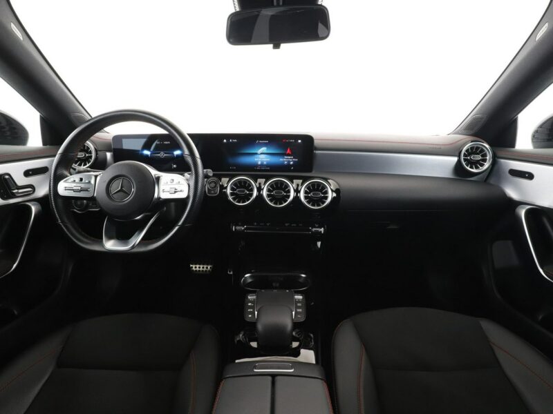 Mercedes CLA 220 FV23% automat full LED skóra/alcantara ambiente light kamery navi II (2019-)