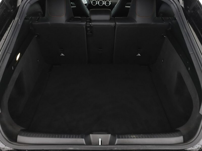 Mercedes CLA 220 FV23% automat full LED skóra/alcantara ambiente light kamery navi II (2019-)