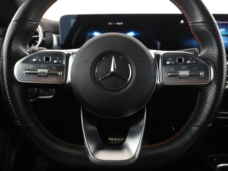 Mercedes CLA 220 FV23% automat full LED skóra/alcantara ambiente light kamery navi II (2019-)