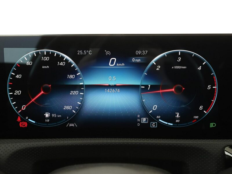 Mercedes CLA 220 FV23% automat full LED skóra/alcantara ambiente light kamery navi II (2019-)