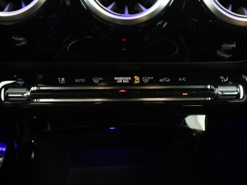 Mercedes CLA 220 FV23% automat full LED skóra/alcantara ambiente light kamery navi II (2019-)
