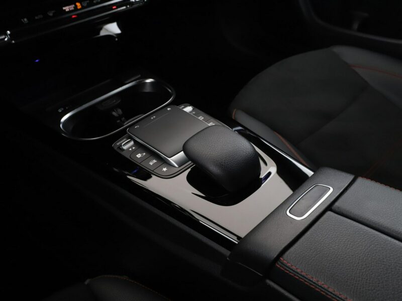 Mercedes CLA 220 FV23% automat full LED skóra/alcantara ambiente light kamery navi II (2019-)