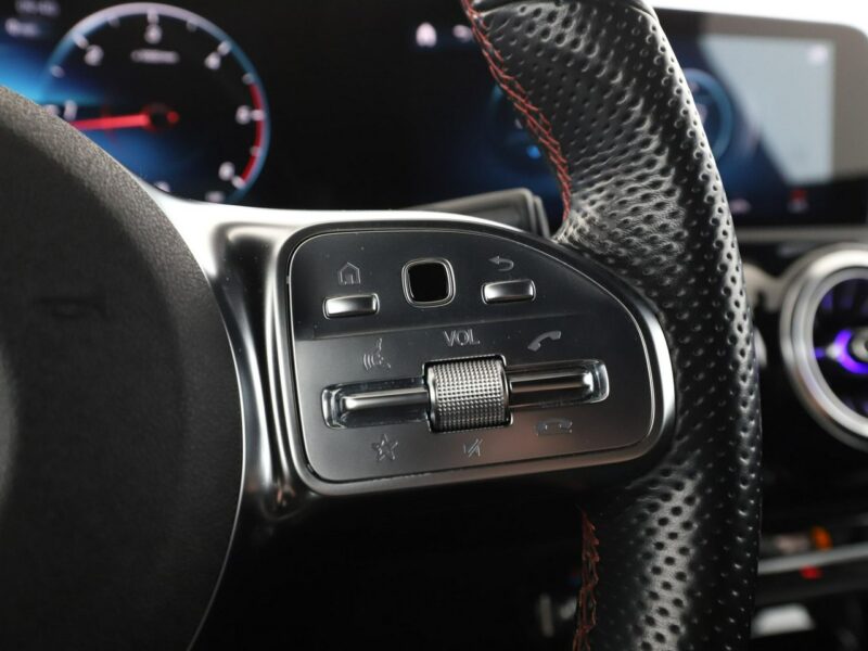 Mercedes CLA 220 FV23% automat full LED skóra/alcantara ambiente light kamery navi II (2019-)