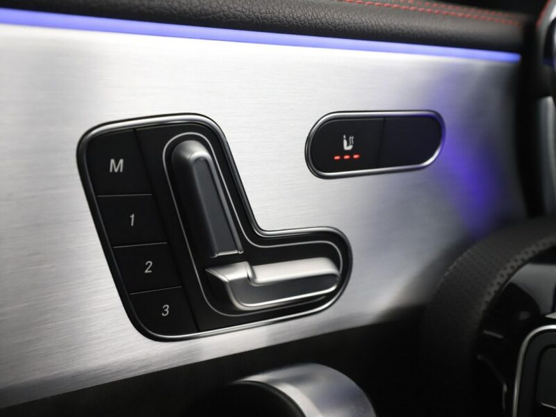 Mercedes CLA 220 FV23% automat full LED skóra/alcantara ambiente light kamery navi II (2019-)