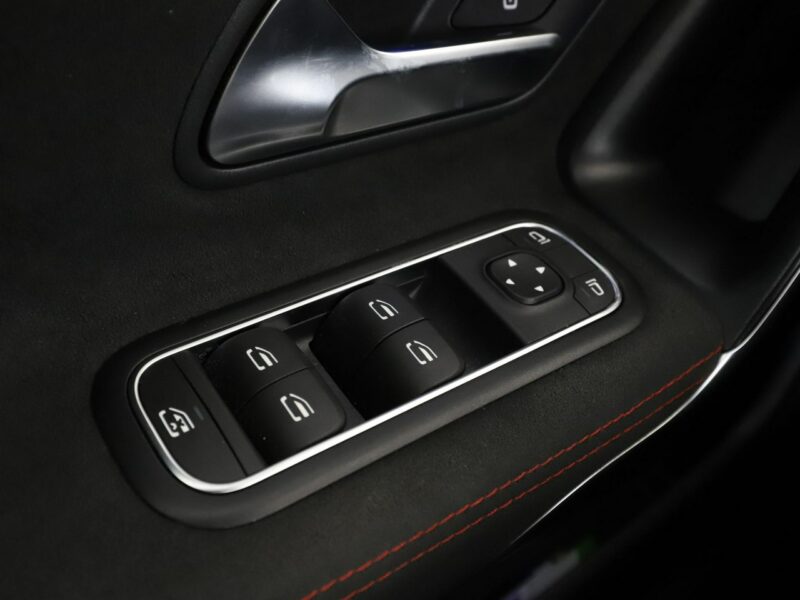 Mercedes CLA 220 FV23% automat full LED skóra/alcantara ambiente light kamery navi II (2019-)