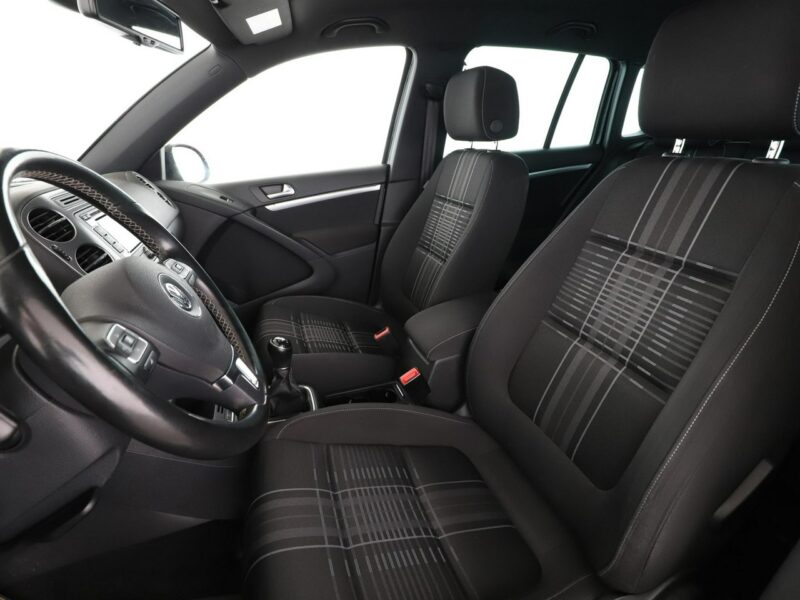 Volkswagen Tiguan BI-Xenon klima auto grzane fotele hak navi bluetooth I (2007-2016)