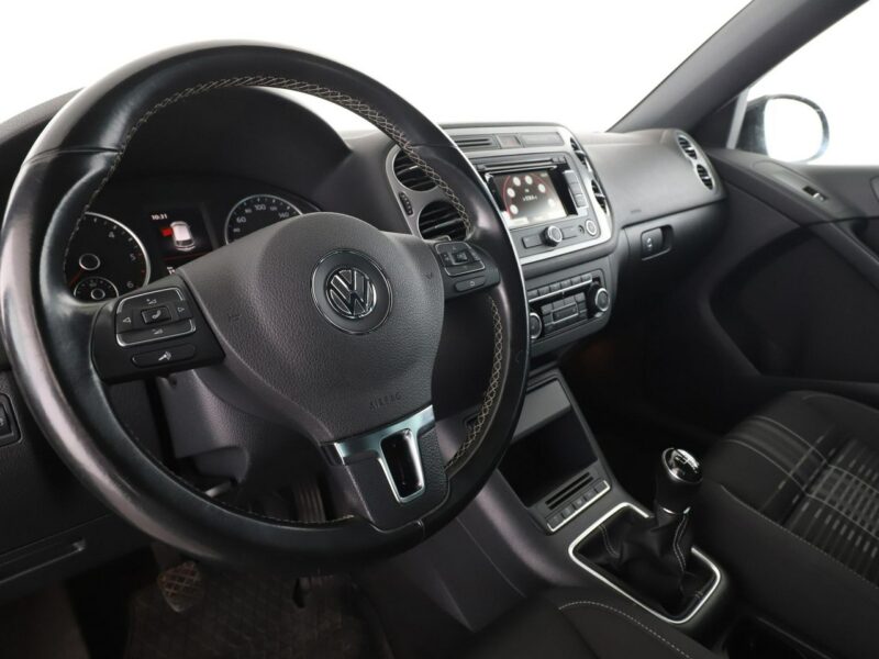 Volkswagen Tiguan BI-Xenon klima auto grzane fotele hak navi bluetooth I (2007-2016)