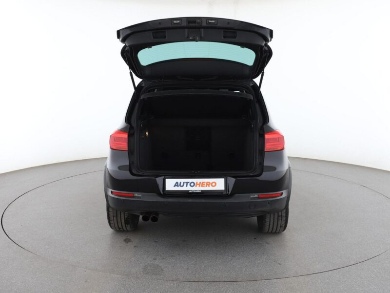 Volkswagen Tiguan BI-Xenon klima auto grzane fotele hak navi bluetooth I (2007-2016)