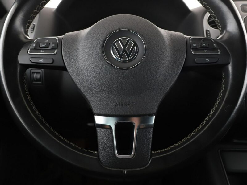 Volkswagen Tiguan BI-Xenon klima auto grzane fotele hak navi bluetooth I (2007-2016)