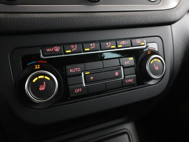 Volkswagen Tiguan BI-Xenon klima auto grzane fotele hak navi bluetooth I (2007-2016)