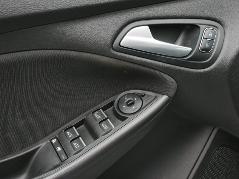 Ford Focus 1.0 E-Boost 125KM Eu6 Kombi -2xKlima -Navi -Nowy rozrząd -Pakiet zima Mk3 (2010-2018)