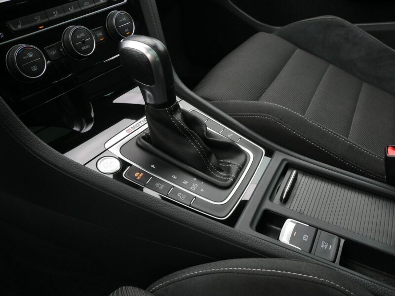 Volkswagen Golf 2.0 TSI 300KM R Kombi Automat DSG -4Motion 4x4 +Koła zimowe -Zobacz VIII (2020-)