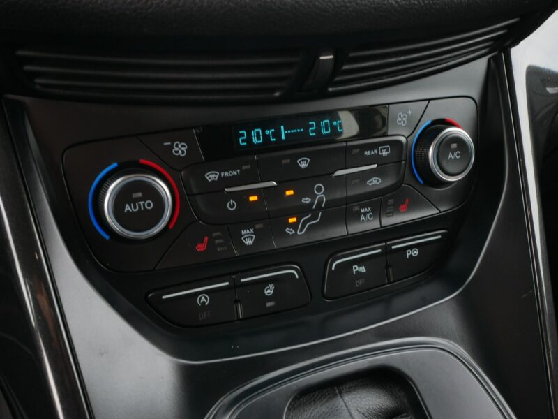 Ford Kuga 1.5 E-Boost 176KM Eu6 Automat 4x4 AWD +HAK +Pakiet zima -Navi -Zobacz II (2012-)