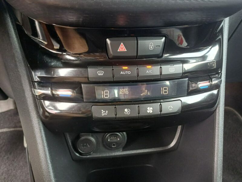 Peugeot 2008 1.2 110 KM Nawigacja Automat Przebieg: 57.200 km I (2013-2019)