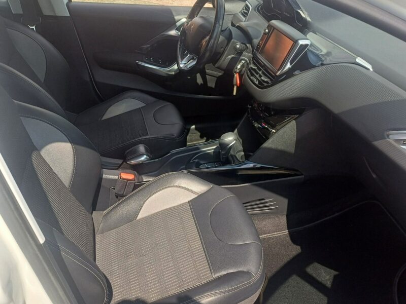 Peugeot 2008 1.2 110 KM Nawigacja Automat Przebieg: 57.200 km I (2013-2019)