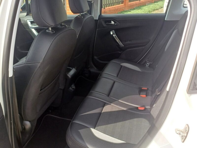 Peugeot 2008 1.2 110 KM Nawigacja Automat Przebieg: 57.200 km I (2013-2019)