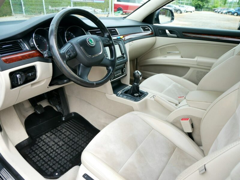 Škoda Superb 1.8TSI 160KM Elegance Liftback -Skóra -Elektr. fot -Szyber -Navi -Hak II (2008-2015)