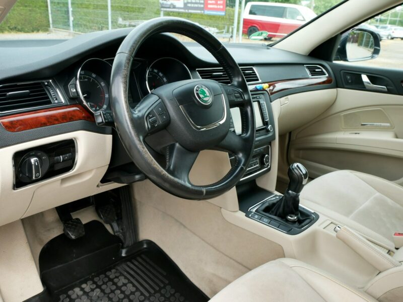 Škoda Superb 1.8TSI 160KM Elegance Liftback -Skóra -Elektr. fot -Szyber -Navi -Hak II (2008-2015)
