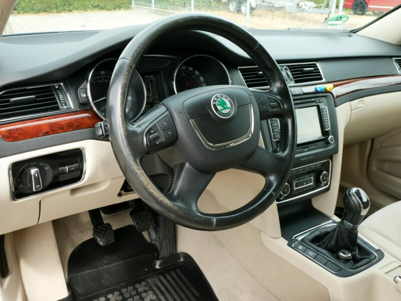 Škoda Superb 1.8TSI 160KM Elegance Liftback -Skóra -Elektr. fot -Szyber -Navi -Hak II (2008-2015)