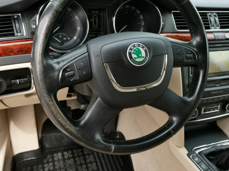 Škoda Superb 1.8TSI 160KM Elegance Liftback -Skóra -Elektr. fot -Szyber -Navi -Hak II (2008-2015)