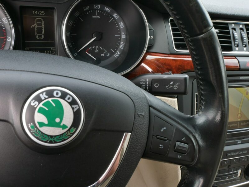 Škoda Superb 1.8TSI 160KM Elegance Liftback -Skóra -Elektr. fot -Szyber -Navi -Hak II (2008-2015)