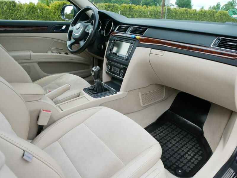 Škoda Superb 1.8TSI 160KM Elegance Liftback -Skóra -Elektr. fot -Szyber -Navi -Hak II (2008-2015)