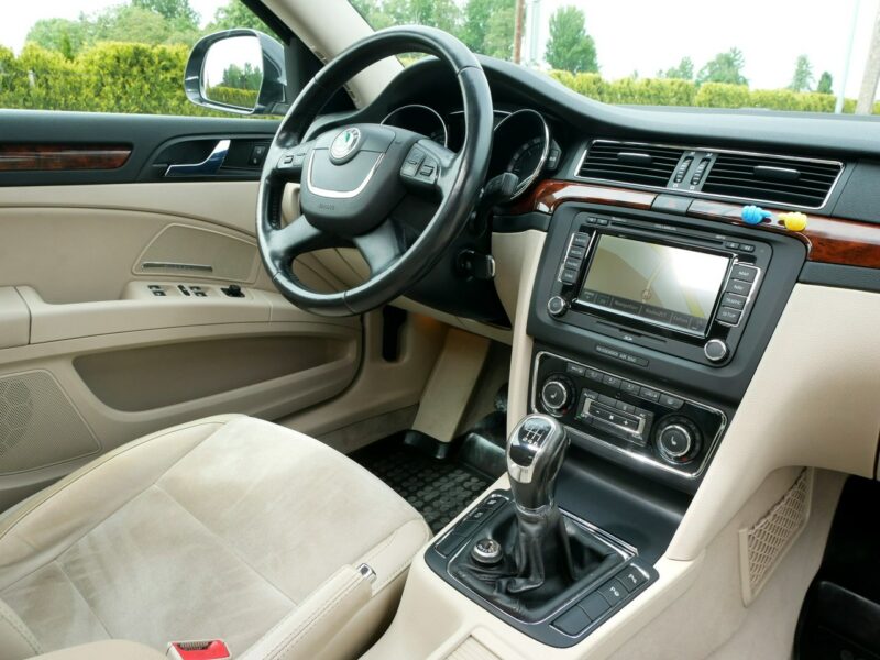 Škoda Superb 1.8TSI 160KM Elegance Liftback -Skóra -Elektr. fot -Szyber -Navi -Hak II (2008-2015)