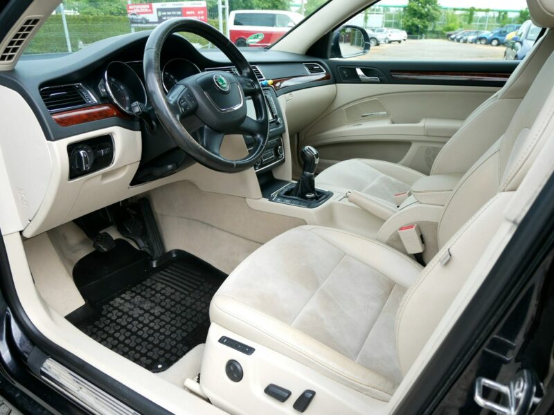 Škoda Superb 1.8TSI 160KM Elegance Liftback -Skóra -Elektr. fot -Szyber -Navi -Hak II (2008-2015)