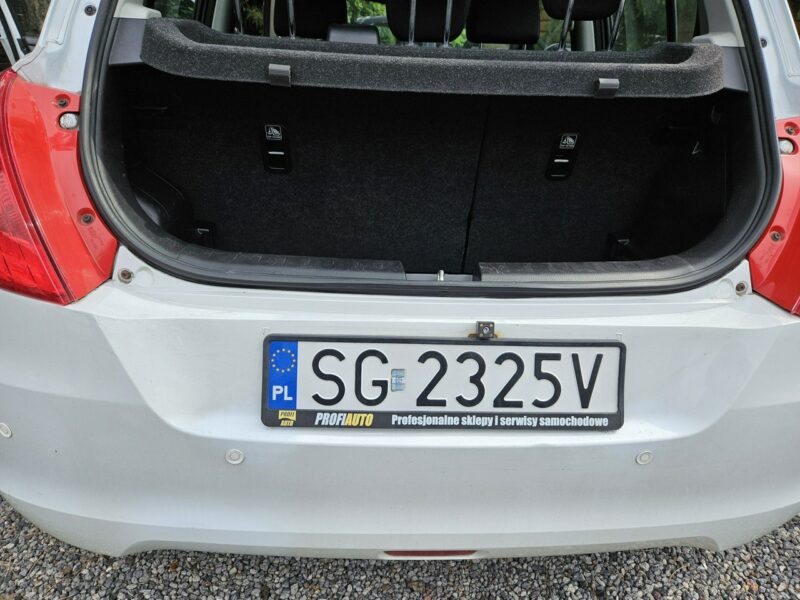 Suzuki Swift 4 x 4 / Klimatyzacja / Podgrzewane fotele / Czujniki parkowania V (2010-)