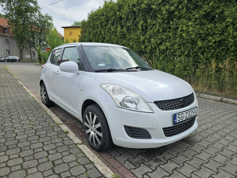 Suzuki Swift 4 x 4 / Klimatyzacja / Podgrzewane fotele / Czujniki parkowania V (2010-)