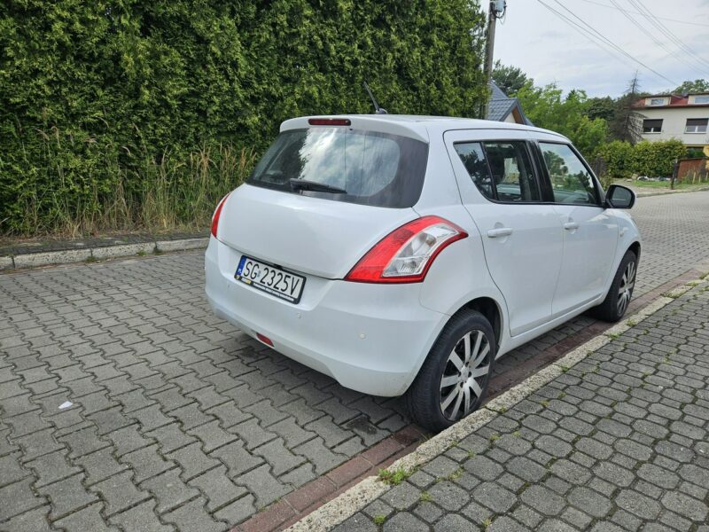 Suzuki Swift 4 x 4 / Klimatyzacja / Podgrzewane fotele / Czujniki parkowania V (2010-)