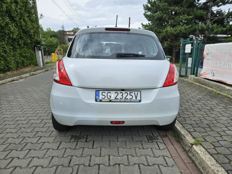 Suzuki Swift 4 x 4 / Klimatyzacja / Podgrzewane fotele / Czujniki parkowania V (2010-)