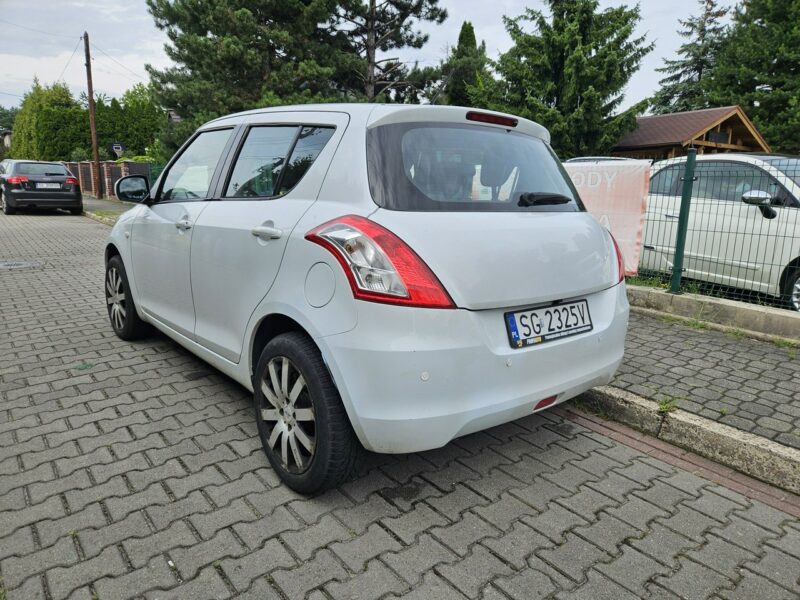 Suzuki Swift 4 x 4 / Klimatyzacja / Podgrzewane fotele / Czujniki parkowania V (2010-)