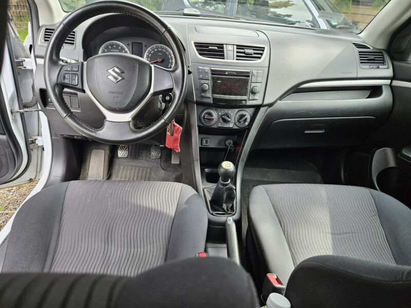 Suzuki Swift 4 x 4 / Klimatyzacja / Podgrzewane fotele / Czujniki parkowania V (2010-)
