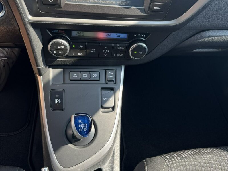 Toyota Auris 1.8 HSD 136KM Kamera Serwis Bardzo ładny! II (2012-)