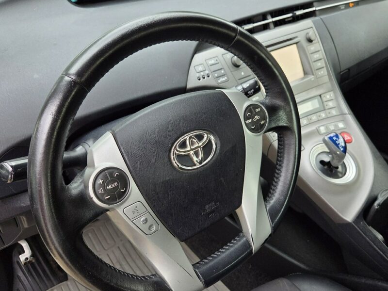 Toyota Prius 1.8 HSD 136KM Lift Kamera Hand free Skóra Ładny Stan IV (2009-)