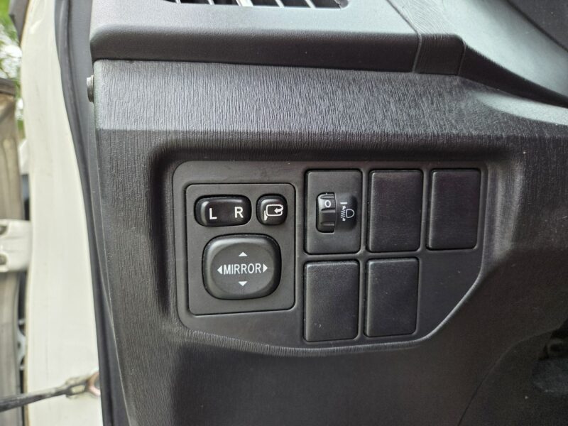 Toyota Prius 1.8 HSD 136KM Lift Kamera Hand free Skóra Ładny Stan IV (2009-)