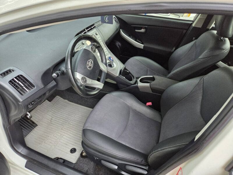 Toyota Prius 1.8 HSD 136KM Lift Kamera Hand free Skóra Ładny Stan IV (2009-)