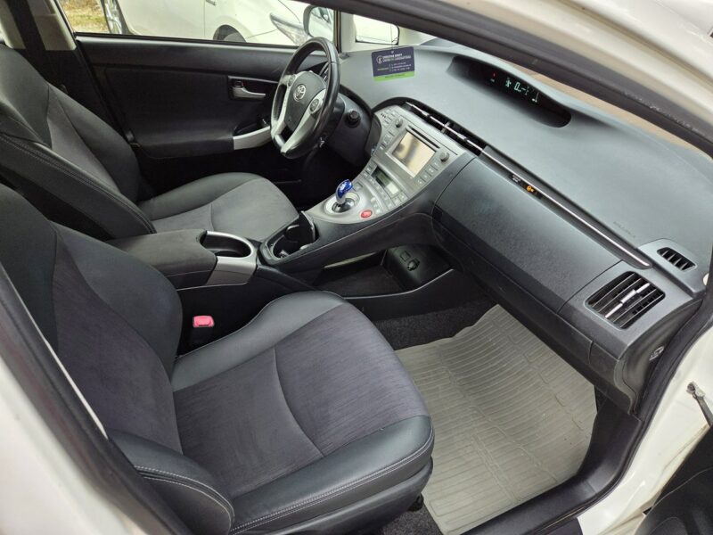 Toyota Prius 1.8 HSD 136KM Lift Kamera Hand free Skóra Ładny Stan IV (2009-)