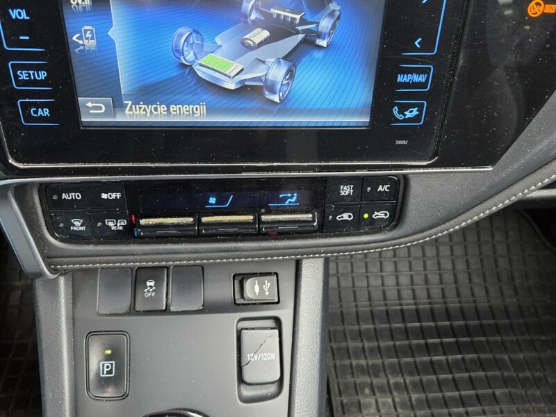 Toyota Auris 1.8 HSD LIFT 136KM LEDY Kamera LPG Wypis TAXI II (2012-)