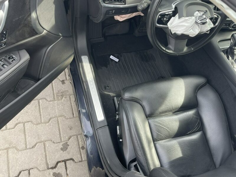 Volvo V90 D4 Momentum Virtual Panorama Podgrzewanie