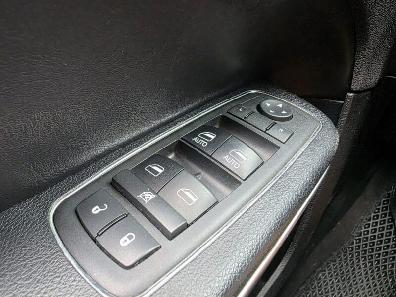 Chrysler 300C 3.6 Benzyna 286 KM, Skóra, Alu 22", Kamera, LED, PL Menu, Wentyle