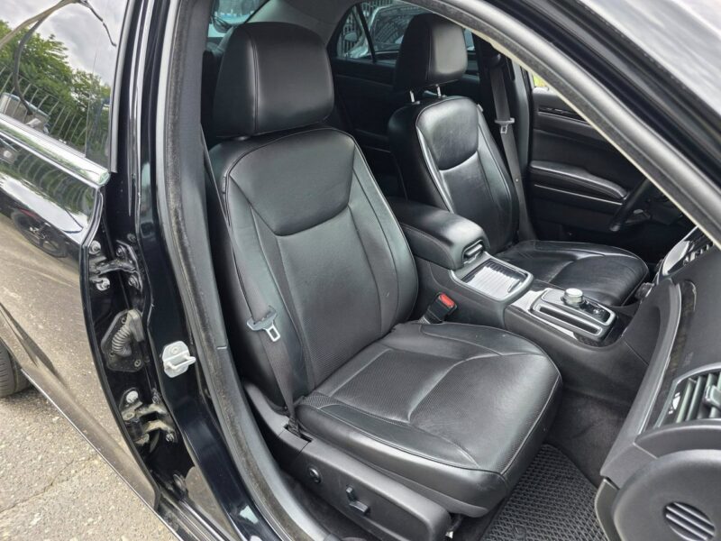 Chrysler 300C 3.6 Benzyna 286 KM, Skóra, Alu 22", Kamera, LED, PL Menu, Wentyle