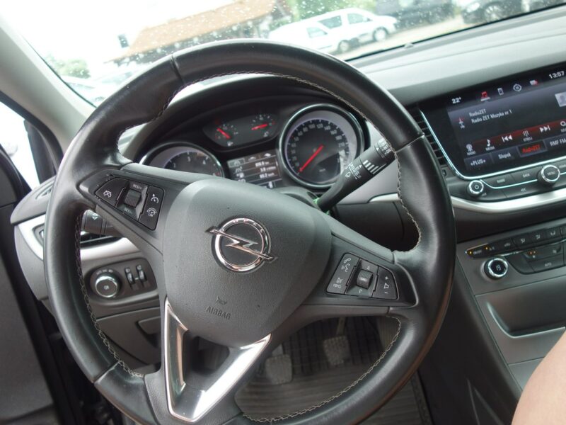 Opel Astra Opel Astra Sports Tourer z 2017 roku z silnikiem 1.6 (1598 cm³) K (2015-2021)