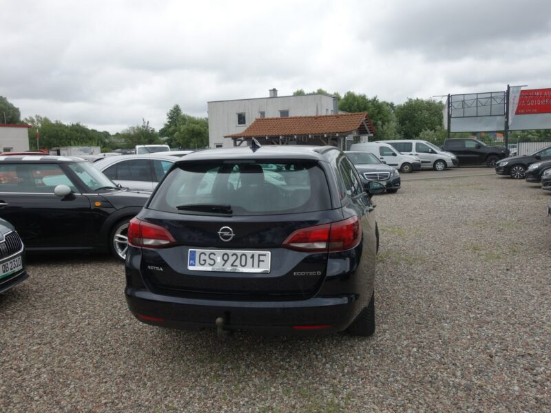 Opel Astra Opel Astra Sports Tourer z 2017 roku z silnikiem 1.6 (1598 cm³) K (2015-2021)