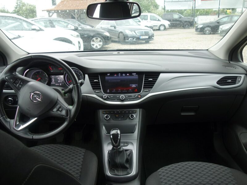 Opel Astra Opel Astra Sports Tourer z 2017 roku z silnikiem 1.6 (1598 cm³) K (2015-2021)