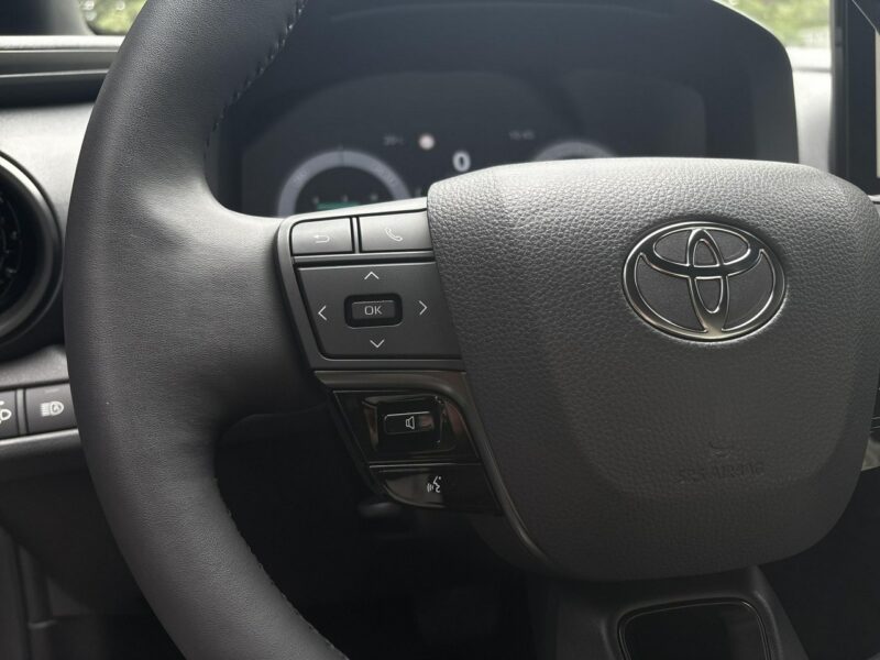Toyota C-HR 1.8 HSD 140KM STYLE, salon Polska, gwarancja, FV23%
